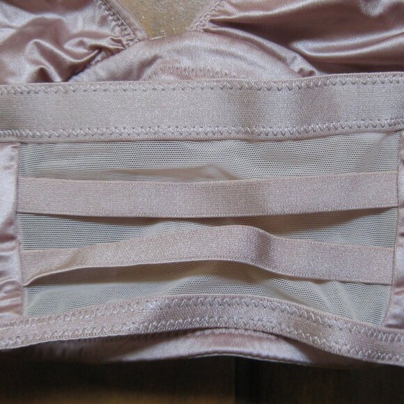 Victoria's Secret NWT rose, unlined bralette, medium - Picture 5 of 5